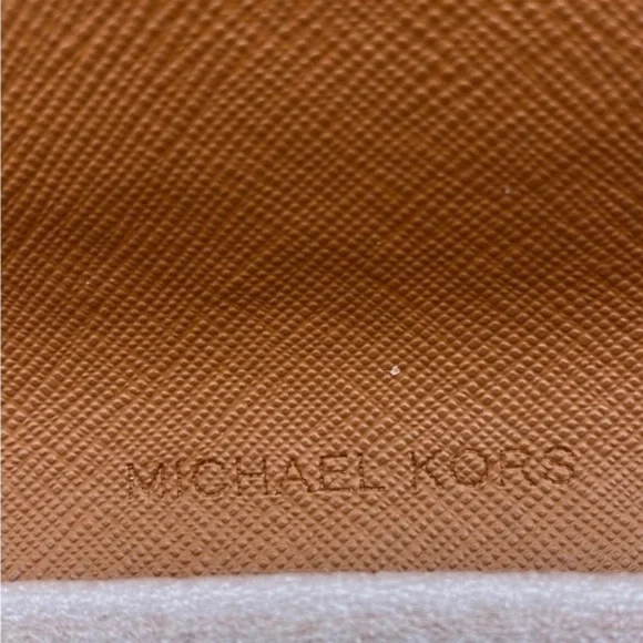 Michael Kors Trifold Wallet Luggage - Picture 9 of 10